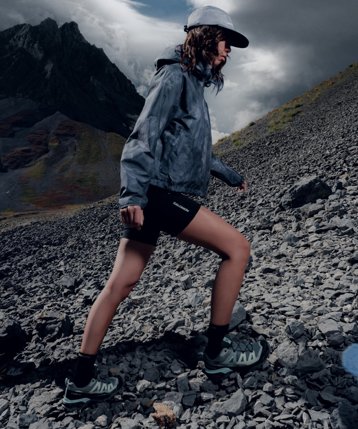 Salomon SHAKEout CORE TIGHTS 6" Women's Short Tights